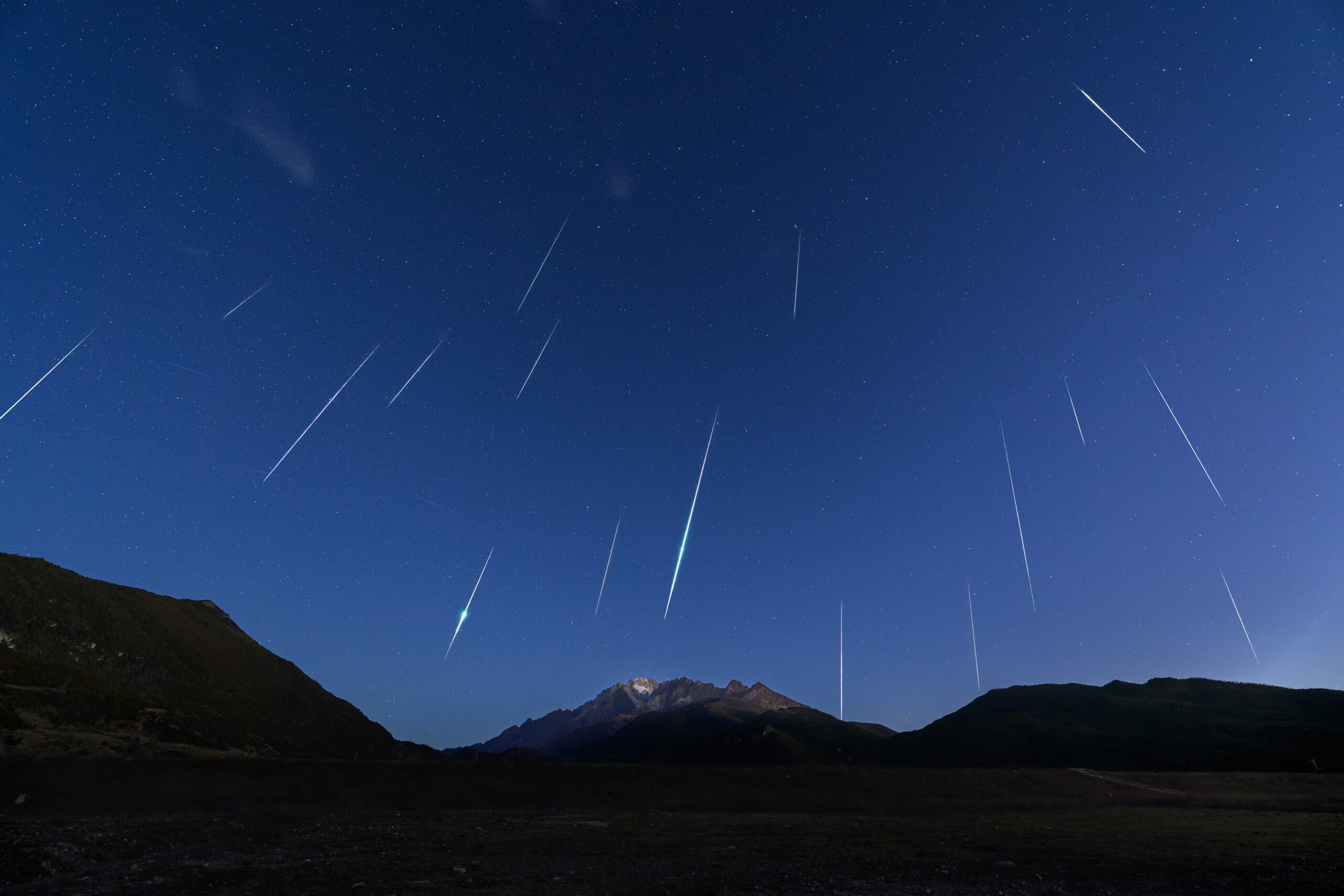 메테오샤워, 유성우 현상의 원인-첫번째